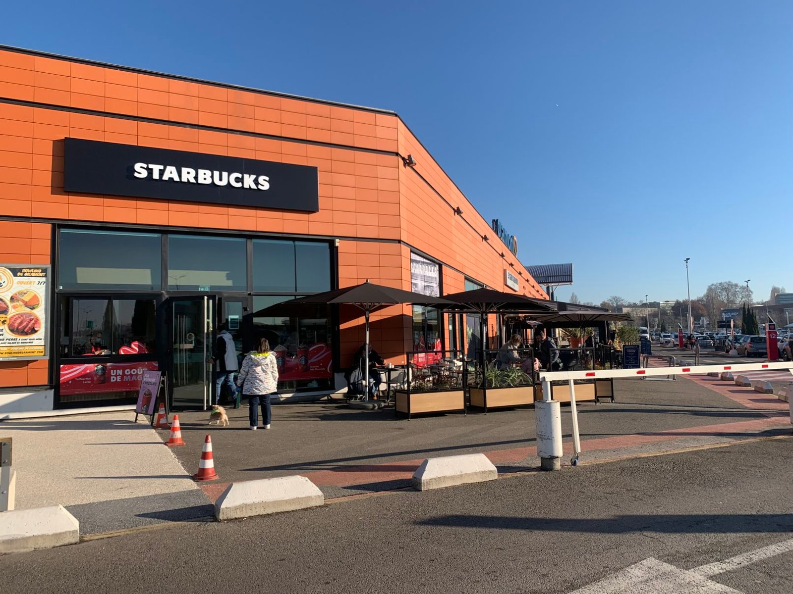 starbucks auchan balma